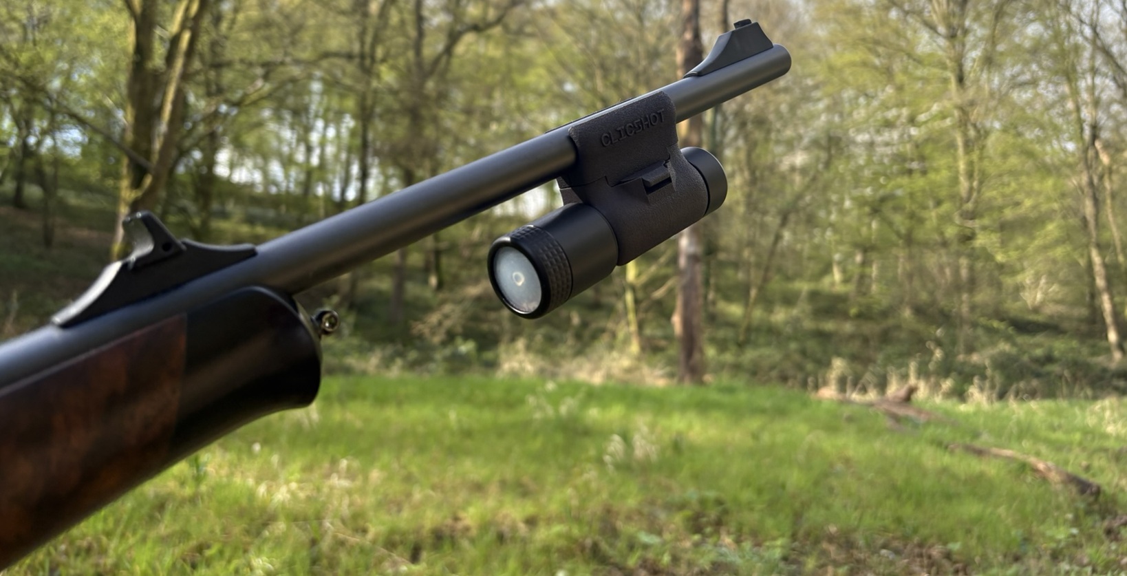 clicSHOT monté sur une arme en situation de chasse